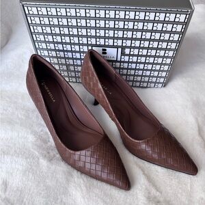 Newbella Brown Woven Pattern Pumps Size 7.5